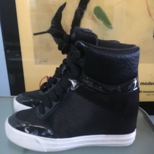 Guess hi top sneakers size 6.5